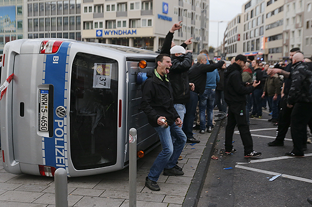 Профсоюз полиции ФРГ: Беспорядки фанатов могут охватить всю Германию