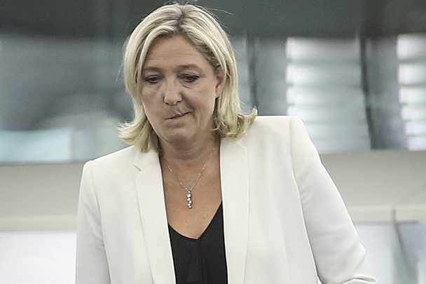 СМИ сообщили о нападении на Ле Пен во Франции