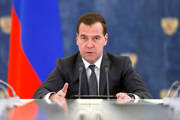 Медведев предложил изменить закон «Об обороне»