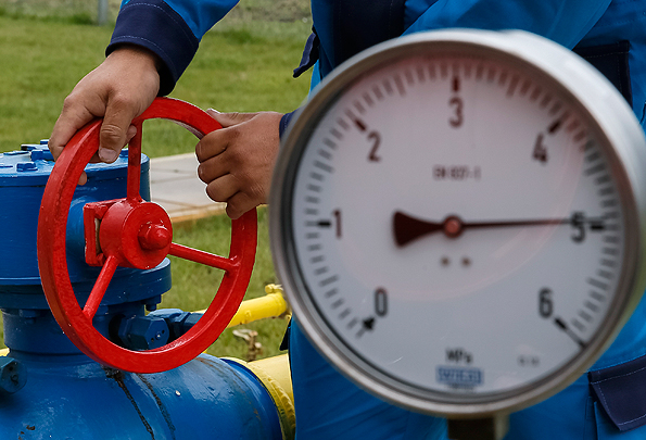 Киев решил оплачивать российский газ зимой из собственных валютных резервов