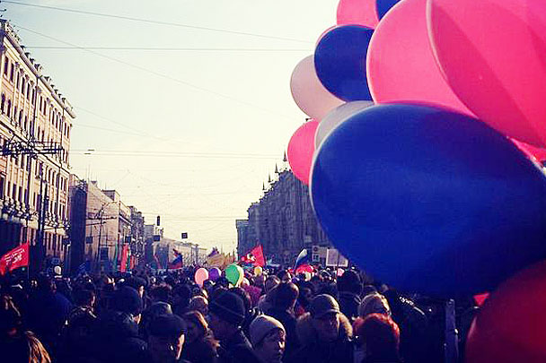 В центре Москвы началось праздничное шествие «Мы едины!»