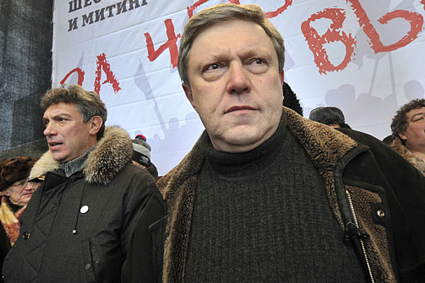 СМИ: Явлинского и Немцова заподозрили в госизмене и экстремизме