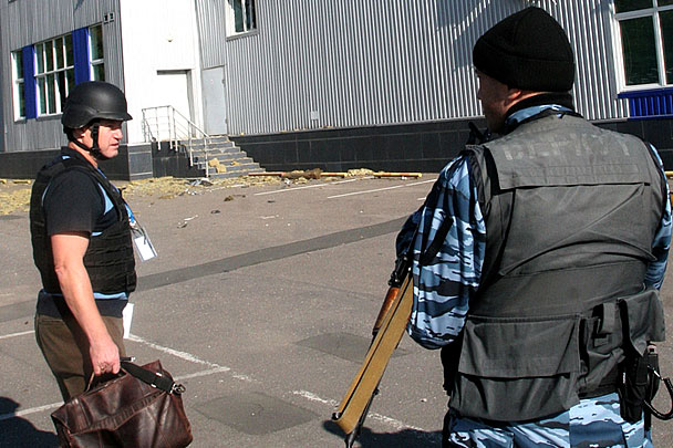 Наблюдатели ОБСЕ начали проверку информации об обстреле школы в Донецке