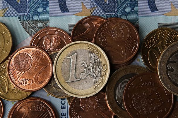 Евро впервые в истории достиг 60 рублей