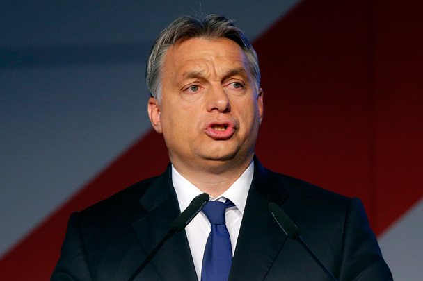 Премьер Венгрии пожаловался на сильное давление США из-за России