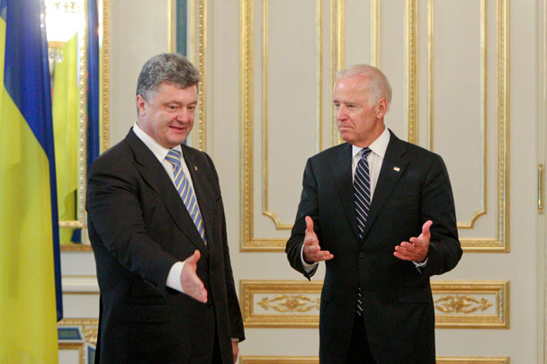 Порошенко и Байден заявили о нарушении минских соглашений в Донбассе