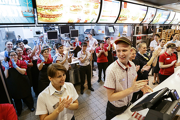 Первый в России ресторан McDonald’s возобновил работу
