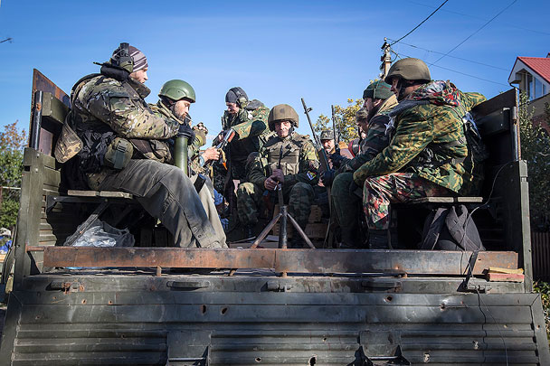 Минобороны ДНР ввело в районах боевых действий военно-полевые суды