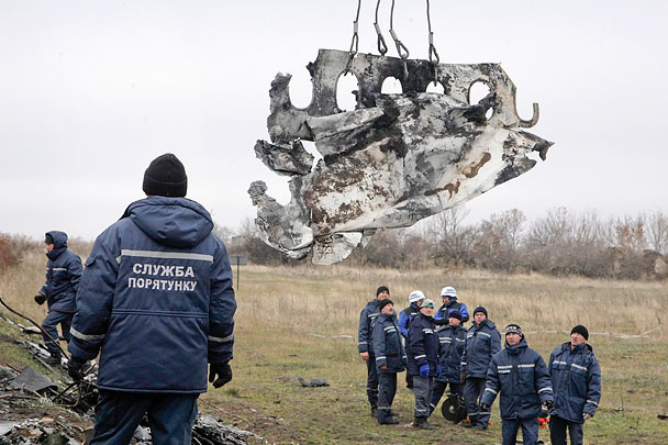Эксперты нашли новые останки пассажиров на месте крушения Boeing на Украине