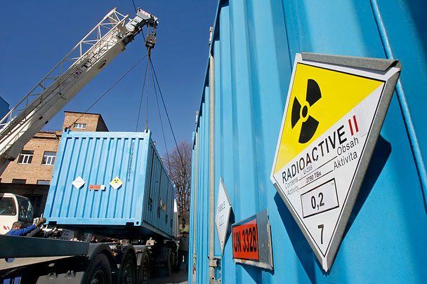 Россия и Украина договорились о поставке ядерного топлива для АЭС на 2015 год