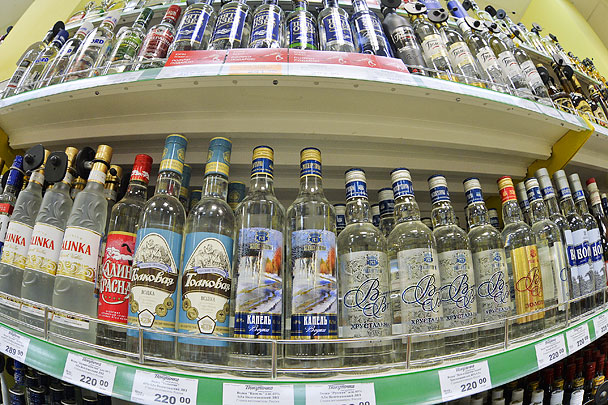 Латвийские врачи сообщили о росте алкоголизма из-за падения курса рубля