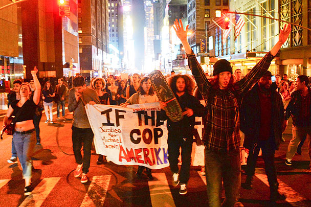 Акции протеста после суда в Фергюсоне начались в Вашингтоне, Нью-Йорке и Чикаго