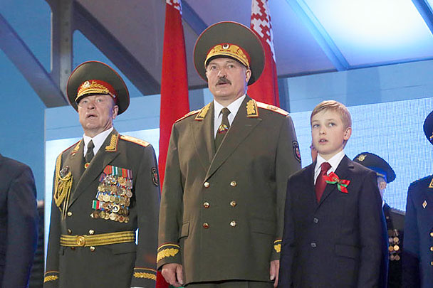 Лукашенко уволил министра обороны Белоруссии