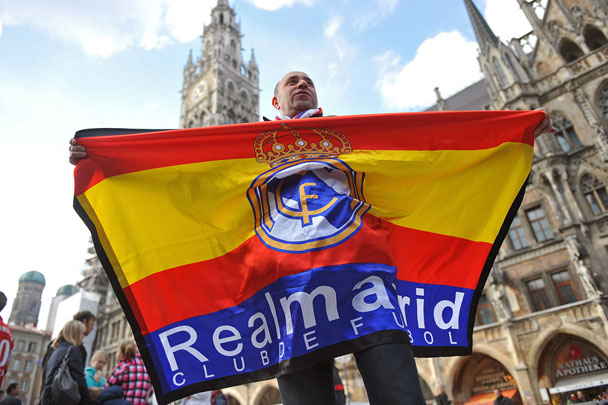 «Реал» убрал с эмблемы крест после подписания контракта с банком Абу-Даби