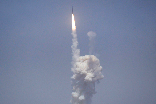 Войска ВКО обнаружили запуск трех иностранных баллистических ракет