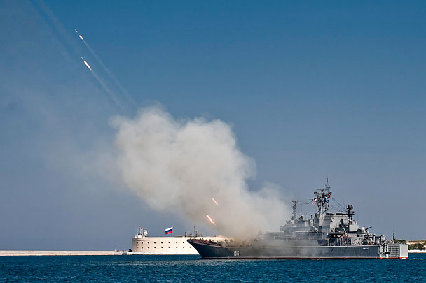 ВМФ: ЧФ в 2015 году намерен сосредоточиться на развитии баз в Крыму
