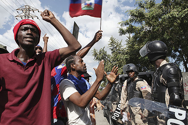 Демонстранты на Гаити попросили Путина о помощи