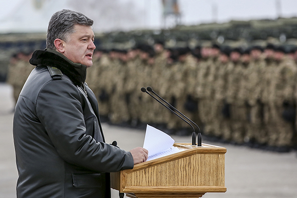Порошенко призвал прекратить огонь в Донбассе к 9 декабря