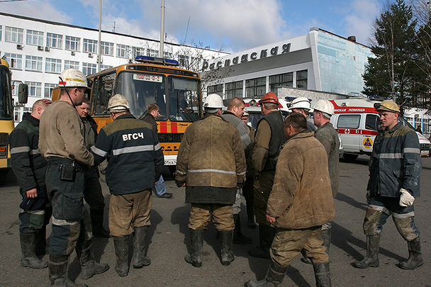 Уволенный за прогулы работник шахты расстрелял начальника и полицейского