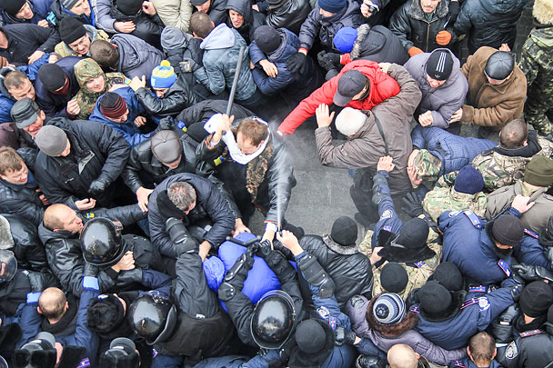 Протесты возобновились в центре украинской Винницы
