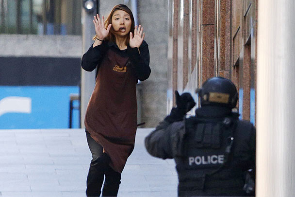 Из кафе в Сиднее выбежали еще двое заложников