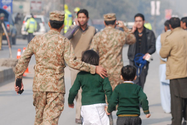 СМИ: При захвате военного училища в Пакистане убиты более 100 человек