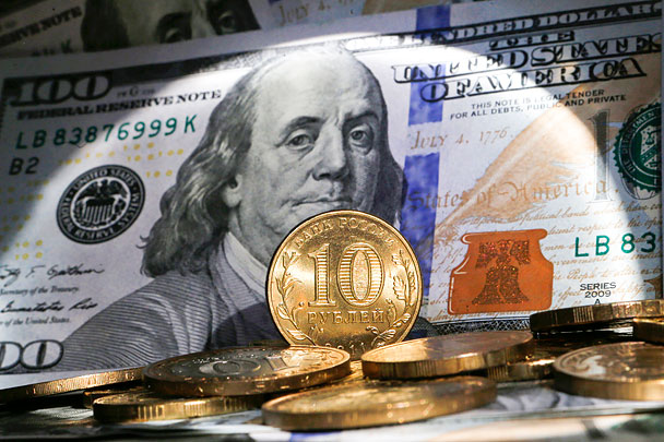 Скачки рубля прямо вызваны решениями Центробанка