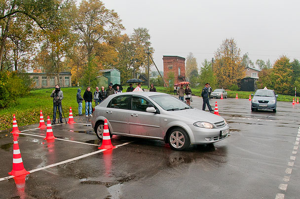 СМИ: Выпускников «серых» автошкол могут лишить водительских прав