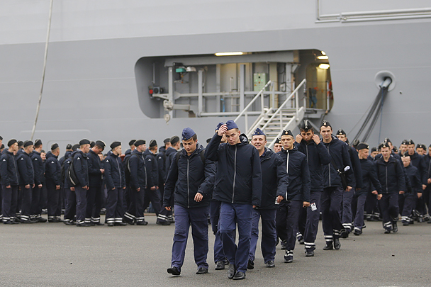 Обучавшиеся на «Мистрале» российские моряки покидают Францию