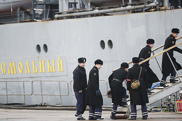 Обученные ходить на «Мистрале» российские моряки покинули Францию