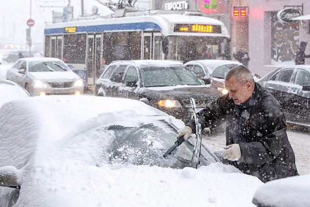 Число ДТП на дорогах Москвы из-за снегопада возросло на 30%