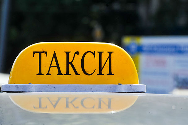 Украинские таксисты притесняют крымских перевозчиков