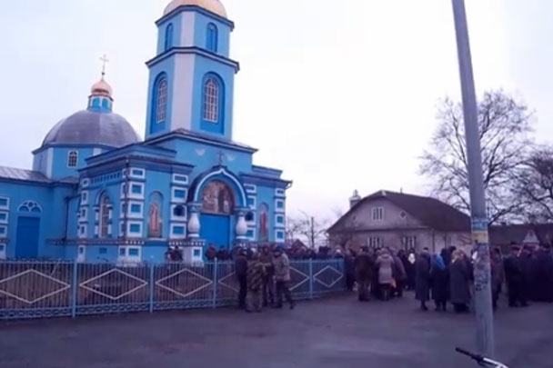 Верующие отбили захваченный «Правым сектором» храм на западе Украины