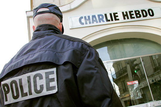 В результате стрельбы в редакции журнала в Париже погибли 10 человек