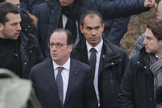 Олланд назвал атаку на редакцию журнала в Париже терактом
