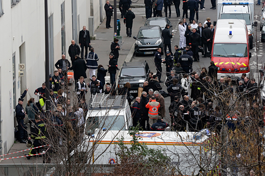 Полиция потеряла след атаковавших редакцию журнала в Париже