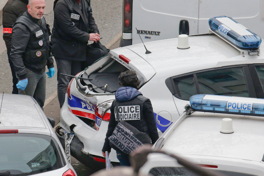 Глава МВД Франции: В атаке на Charlie Hebdo участвовали трое террористов