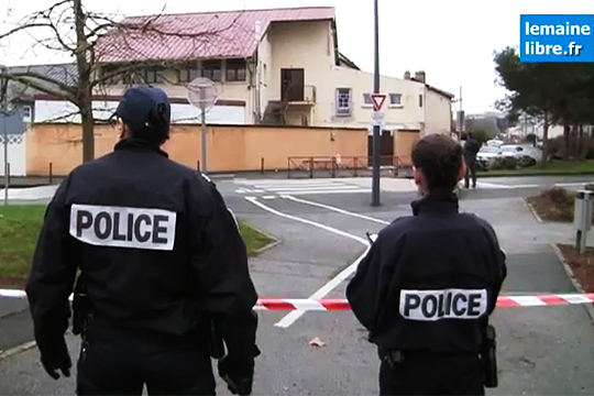 Мечеть на западе Франции забросали гранатами