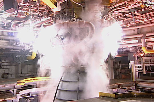 НАСА испытало двигатель для сверхтяжелой марсианской ракеты