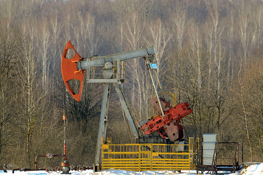 Эксперт: Однозначно называть падение цен на нефть катастрофой для России нельзя