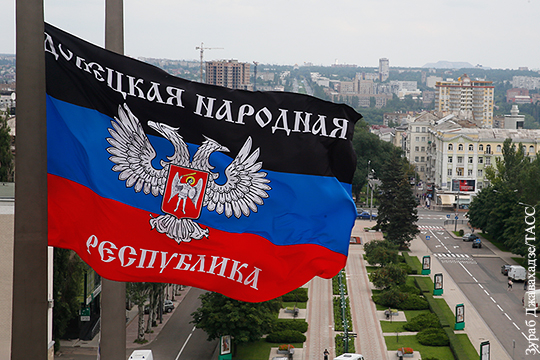 Яценюк потребовал признать ДНР и ЛНР террористическими организациями