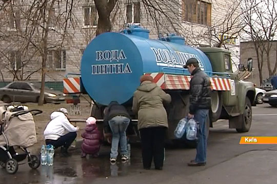 Число пострадавших от зараженной воды в Киеве выросло почти до сотни