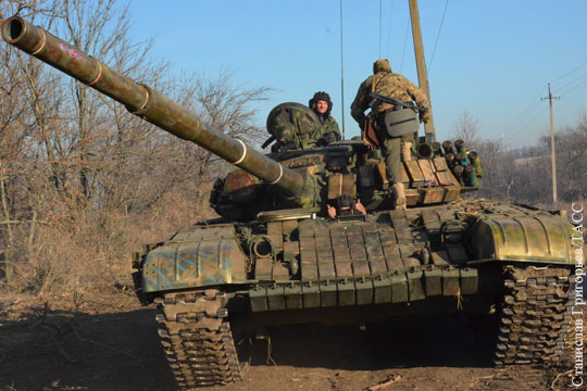 Киев сообщил о трехкилометровой колонне танков в районе Горловки