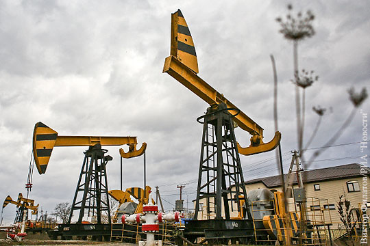 СМИ: Падение цен на нефть Россия встретила хладнокровно