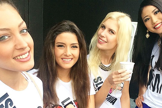 Селфи «Мисс Израиль» и «Мисс Ливан» вызвало скандал на конкурсе «Мисс Вселенная»