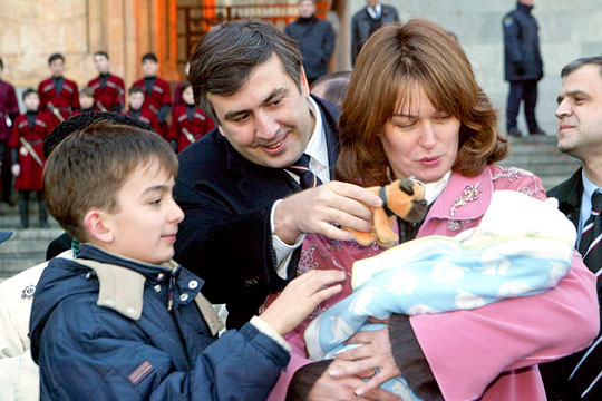 Иванишвили предложил Саакашвили отправить своих детей воевать на Украину