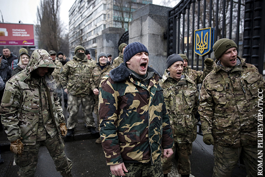 Бойцы батальона «Айдар» пошли на штурм ворот минобороны Украины