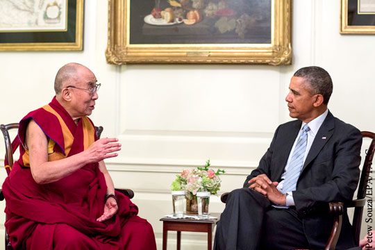 Китай раскритиковал Обаму за приветствие Далай-ламы