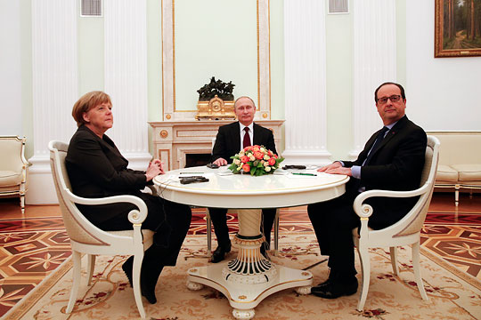 Путин, Меркель и Олланд сделали паузу в переговорах ради протокольных фото