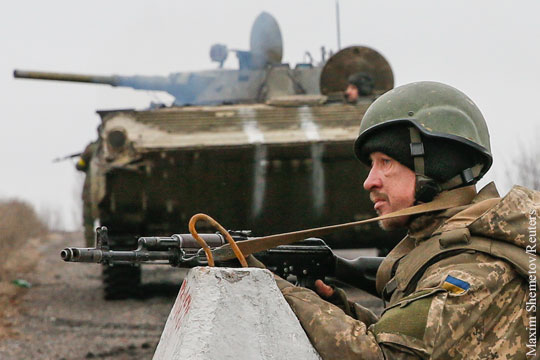 Киев сообщил о боях на трассе под Дебальцево
